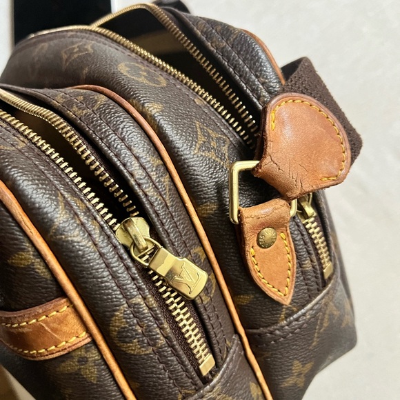 LOUIS VUITTON Reporter Leather Crossbody Bag - Picture 7 of 8